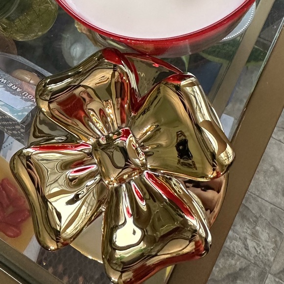 Bath & Body Works - Winter Candy Apple Bow Lid Candle - Picture 5 of 8